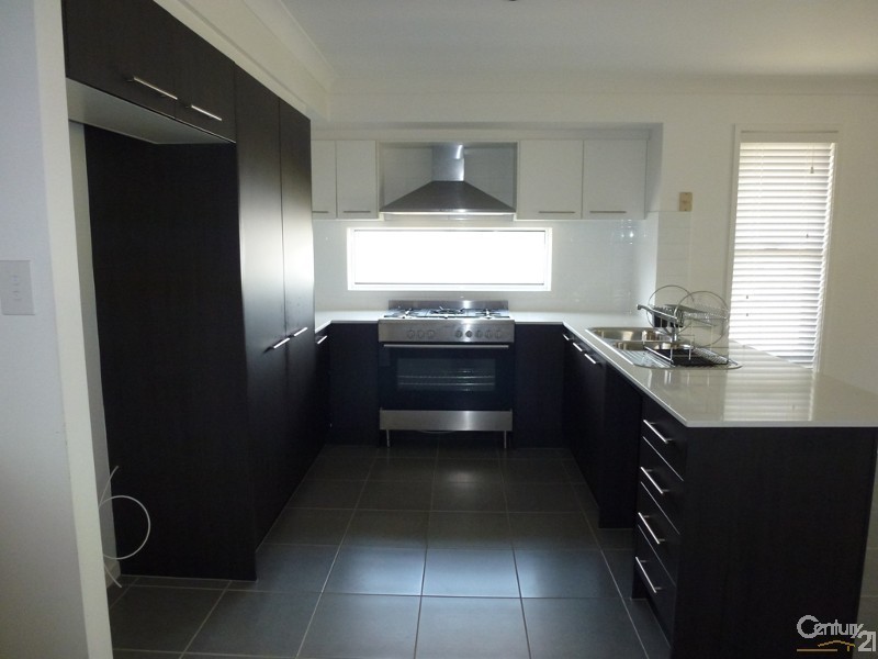 11 Nithsdle Street, Cameron Park NSW 2285