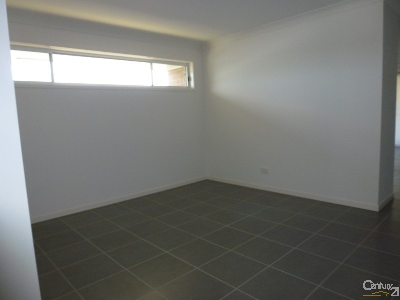 11 Nithsdle Street, Cameron Park NSW 2285