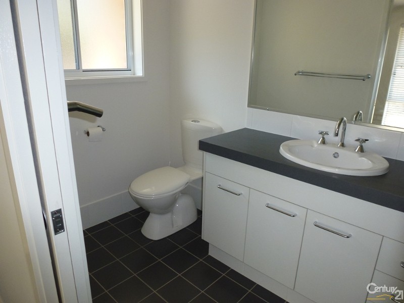 11 Nithsdle Street, Cameron Park NSW 2285