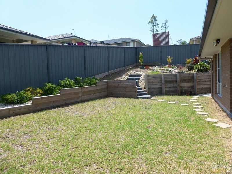 11 Nithsdle Street, Cameron Park NSW 2285