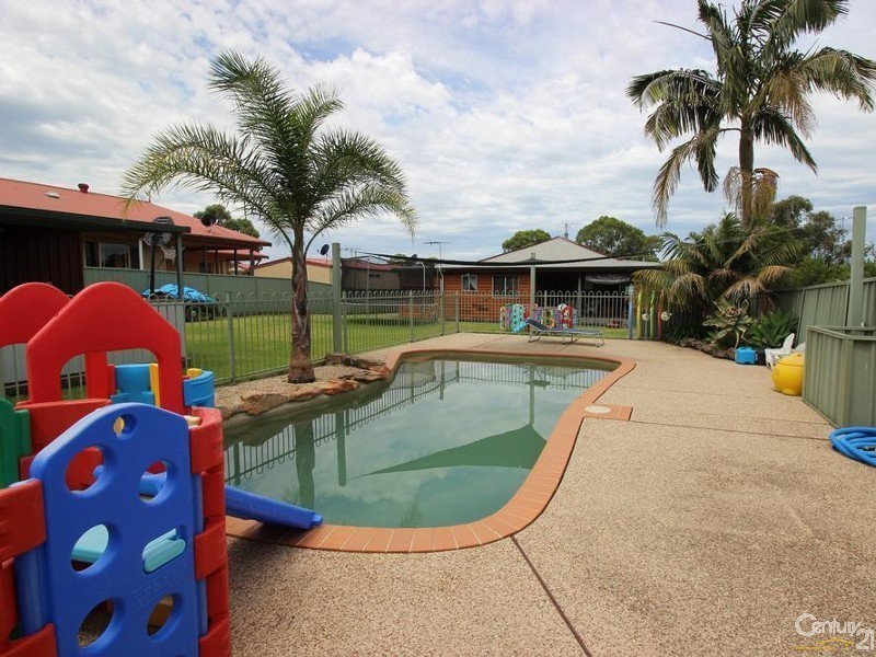 18 Throckmorton Street, Killingworth NSW 2278