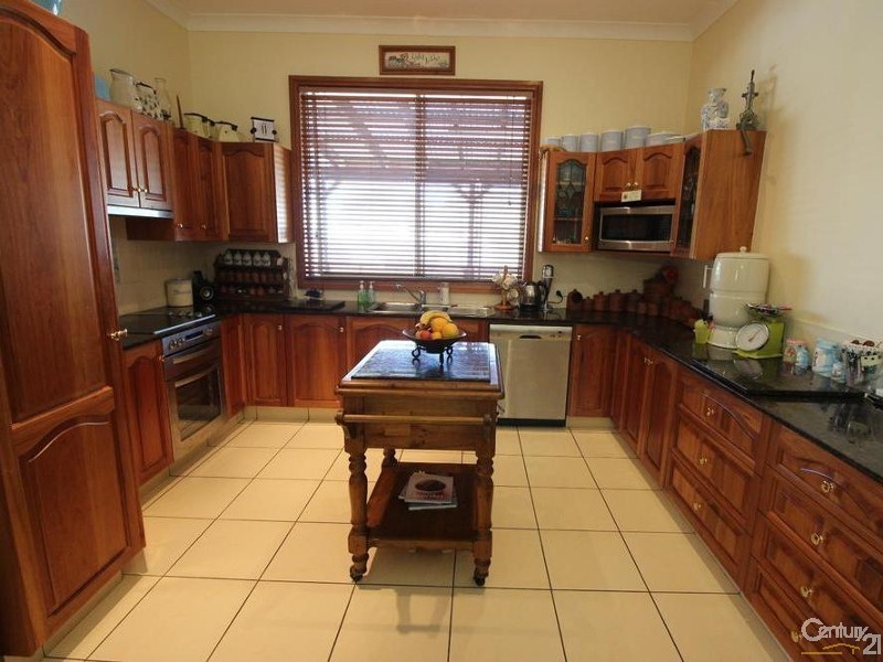 18 Throckmorton Street, Killingworth NSW 2278