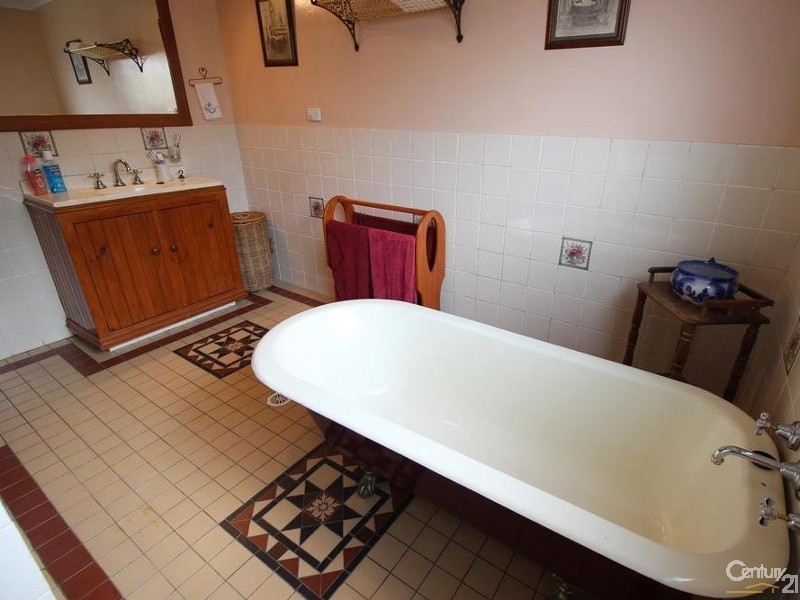 18 Throckmorton Street, Killingworth NSW 2278