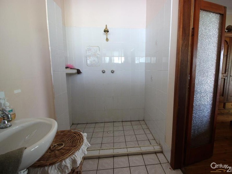 18 Throckmorton Street, Killingworth NSW 2278