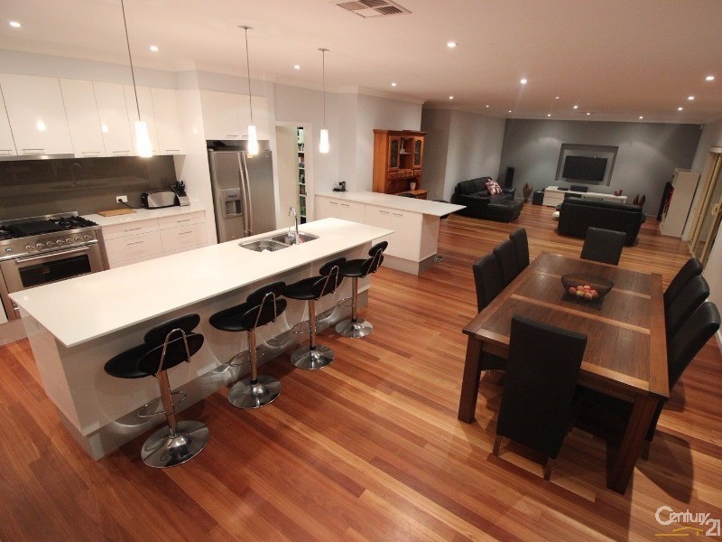 8 Nancy Close, Cameron Park NSW 2285