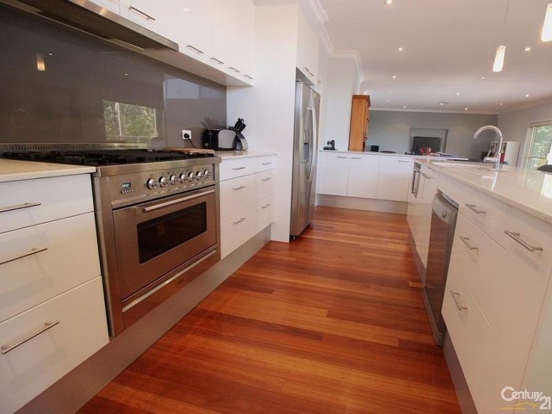 8 Nancy Close, Cameron Park NSW 2285