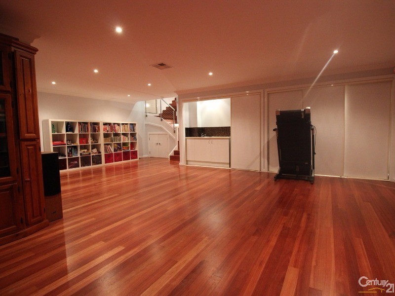 8 Nancy Close, Cameron Park NSW 2285