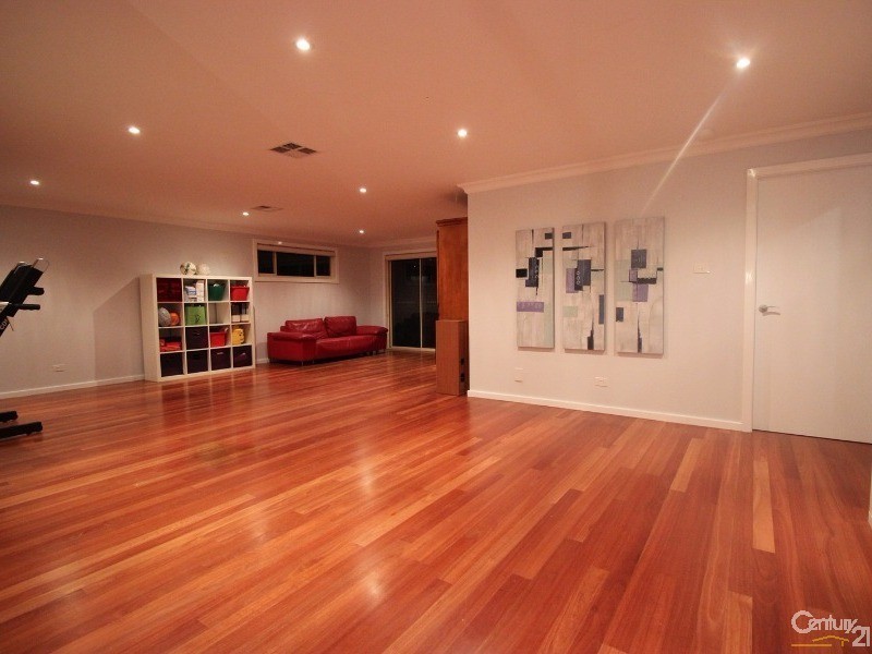 8 Nancy Close, Cameron Park NSW 2285