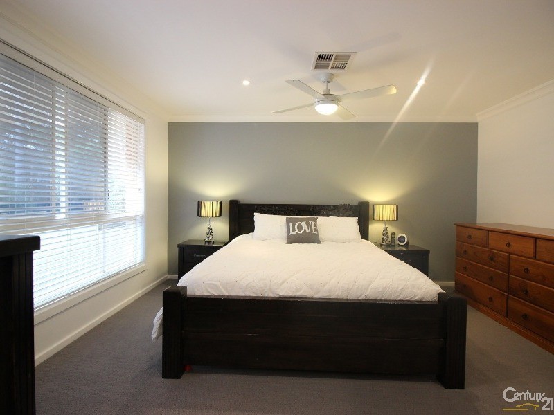 8 Nancy Close, Cameron Park NSW 2285