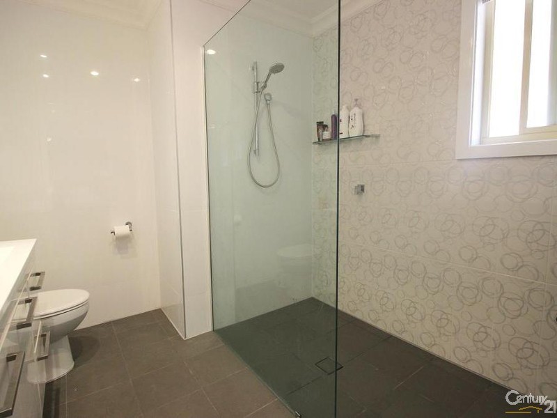 8 Nancy Close, Cameron Park NSW 2285