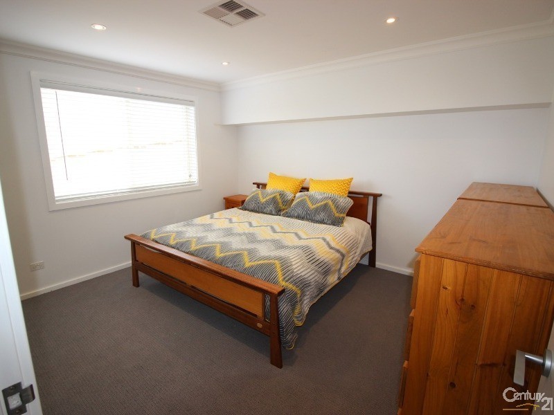 8 Nancy Close, Cameron Park NSW 2285
