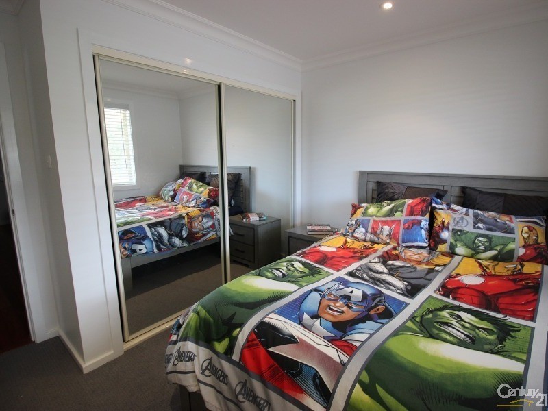 8 Nancy Close, Cameron Park NSW 2285