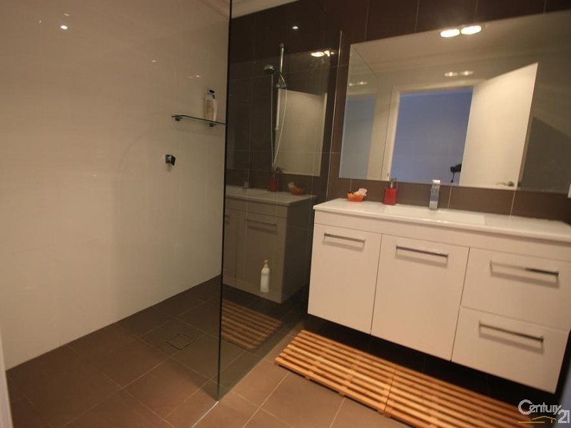 8 Nancy Close, Cameron Park NSW 2285