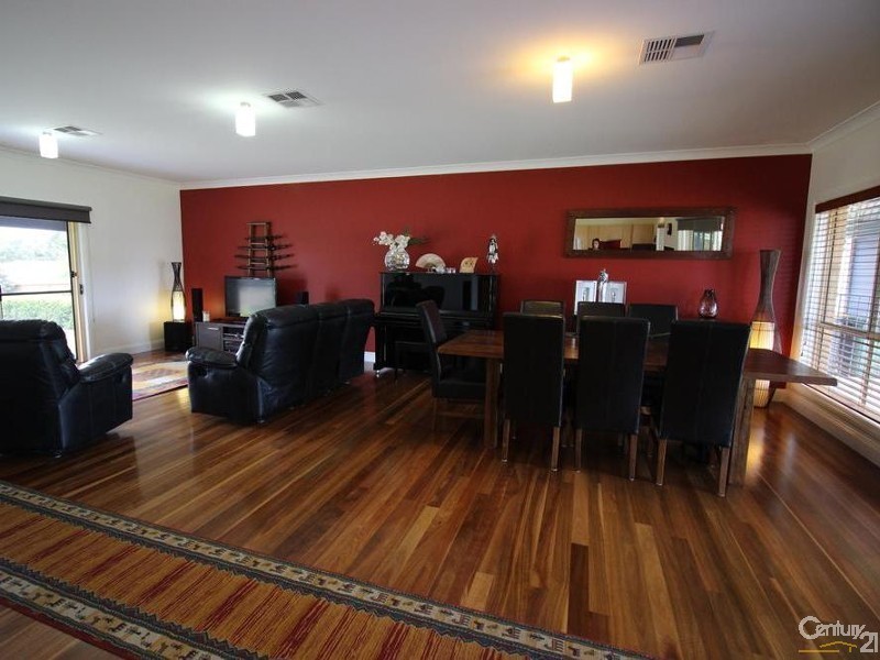 5 Currawong Close, Weston NSW 2326