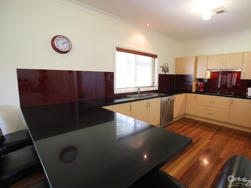 5 Currawong Close, Weston NSW 2326