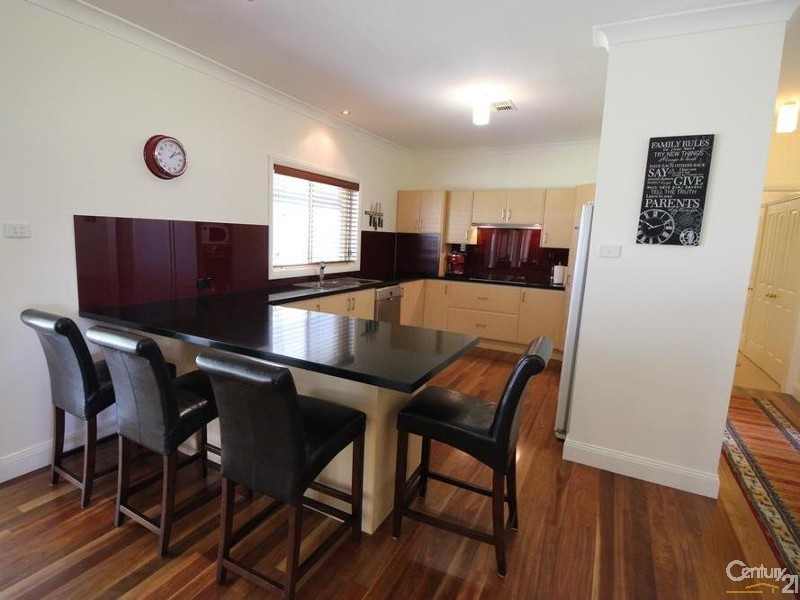 5 Currawong Close, Weston NSW 2326