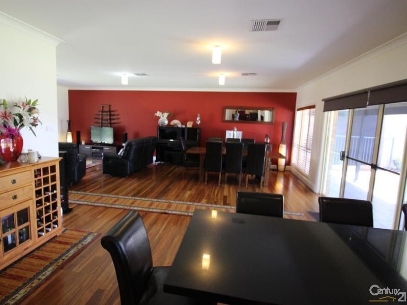 5 Currawong Close, Weston NSW 2326