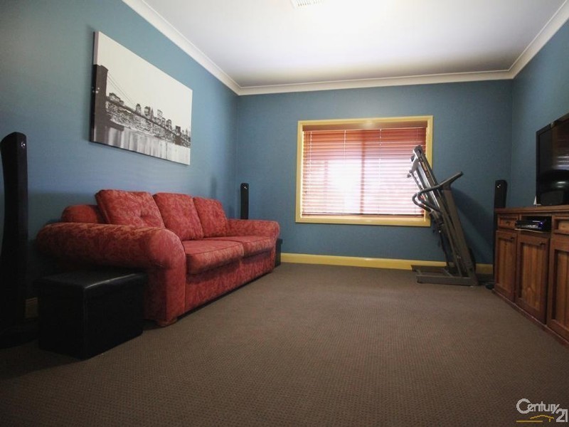 5 Currawong Close, Weston NSW 2326