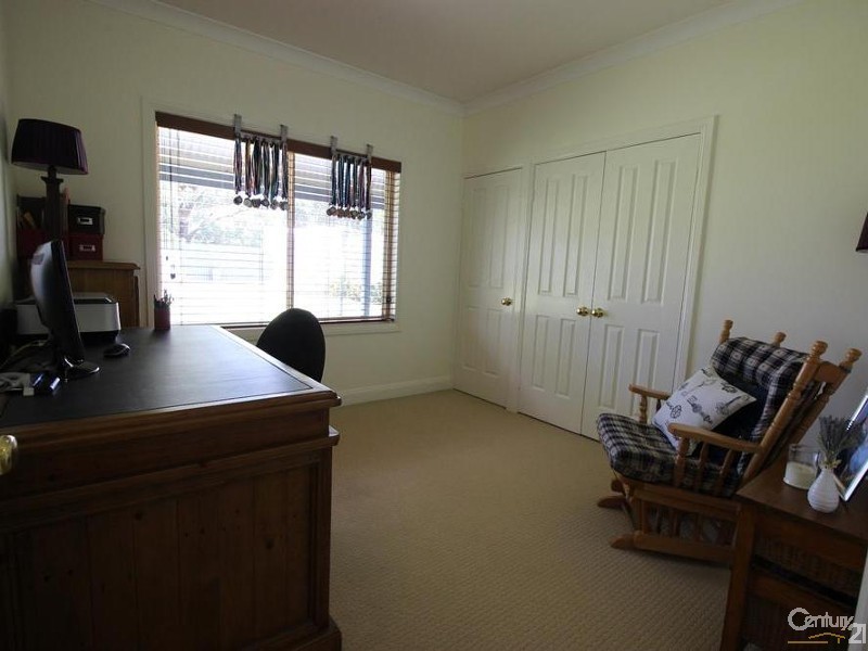 5 Currawong Close, Weston NSW 2326