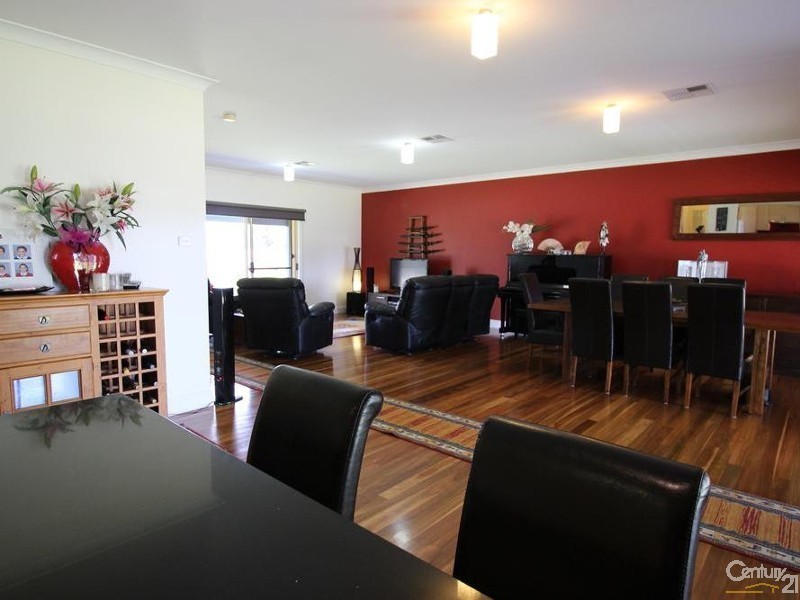 5 Currawong Close, Weston NSW 2326