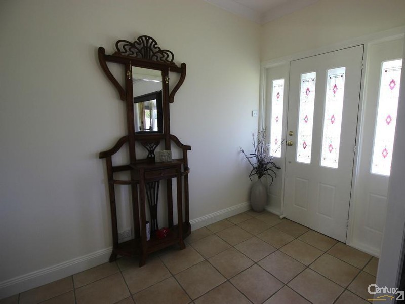 5 Currawong Close, Weston NSW 2326