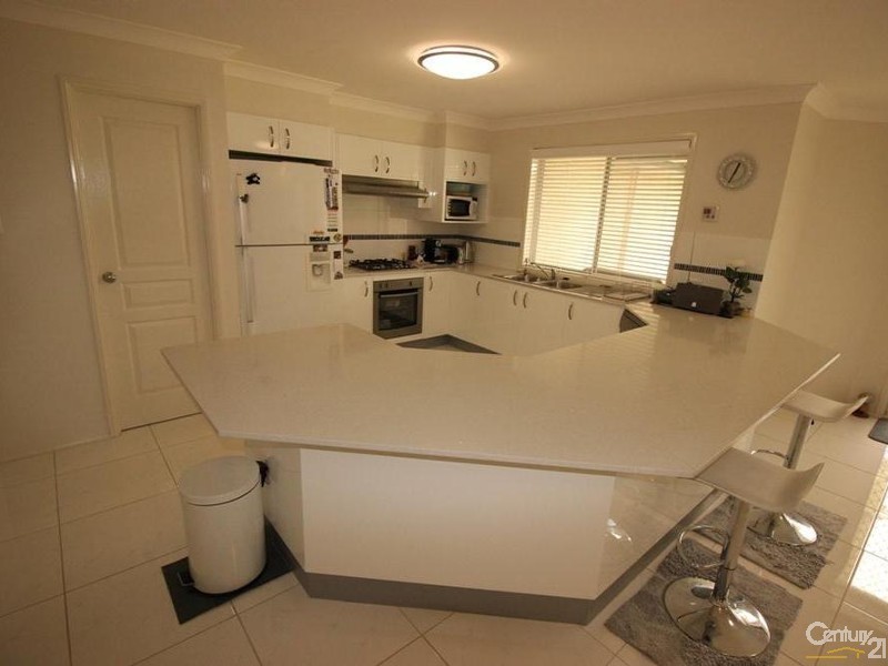 10 Foveaux Street, Cameron Park NSW 2285