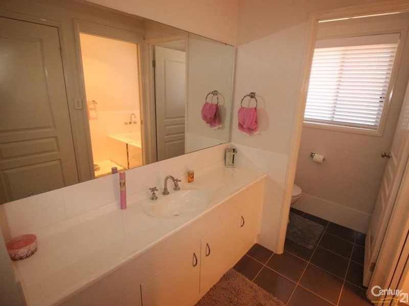 10 Foveaux Street, Cameron Park NSW 2285