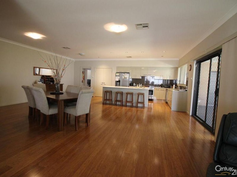 30 Calancra Avenue, Cameron Park NSW 2285