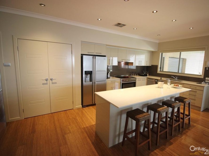 30 Calancra Avenue, Cameron Park NSW 2285