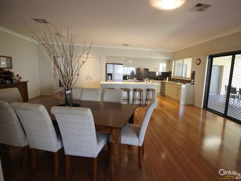 30 Calancra Avenue, Cameron Park NSW 2285