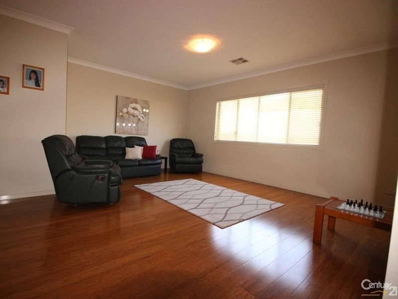 30 Calancra Avenue, Cameron Park NSW 2285