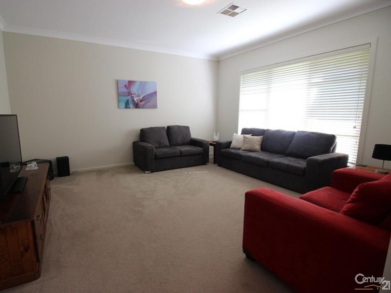 30 Calancra Avenue, Cameron Park NSW 2285