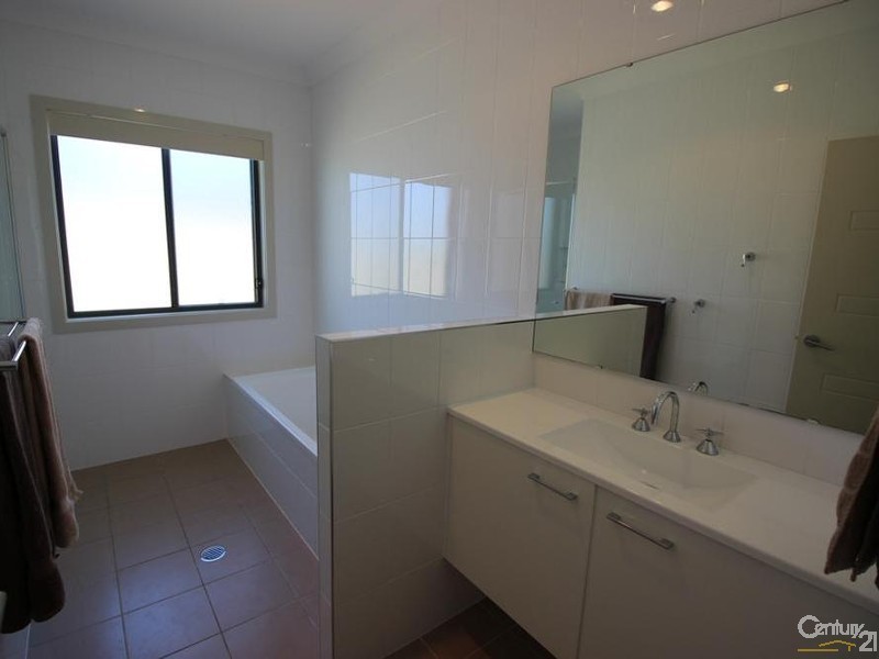30 Calancra Avenue, Cameron Park NSW 2285