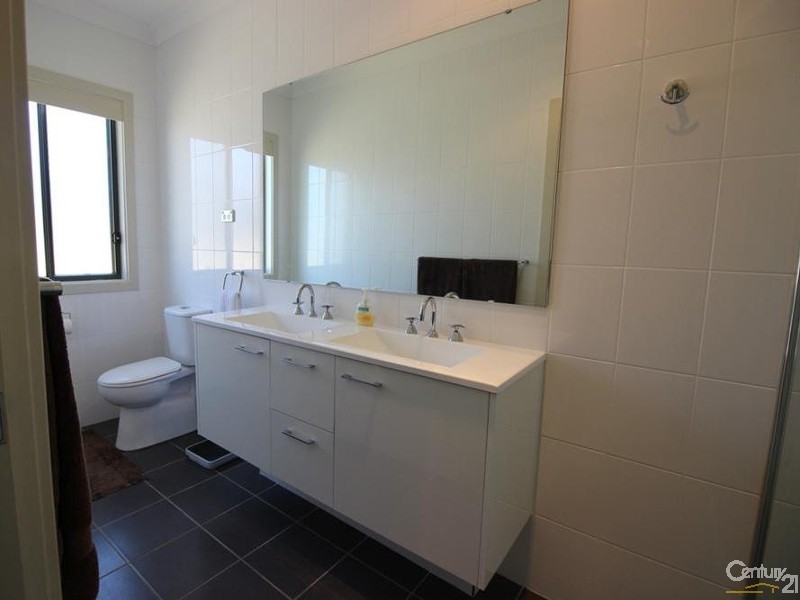 30 Calancra Avenue, Cameron Park NSW 2285