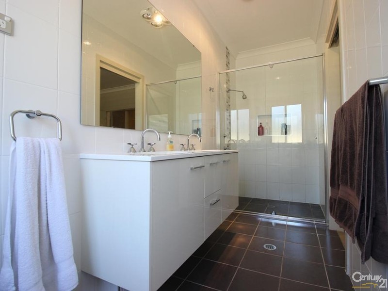 30 Calancra Avenue, Cameron Park NSW 2285