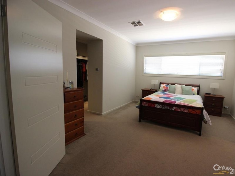30 Calancra Avenue, Cameron Park NSW 2285
