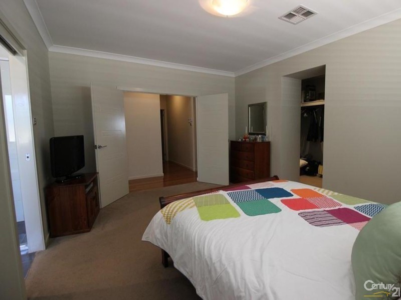 30 Calancra Avenue, Cameron Park NSW 2285