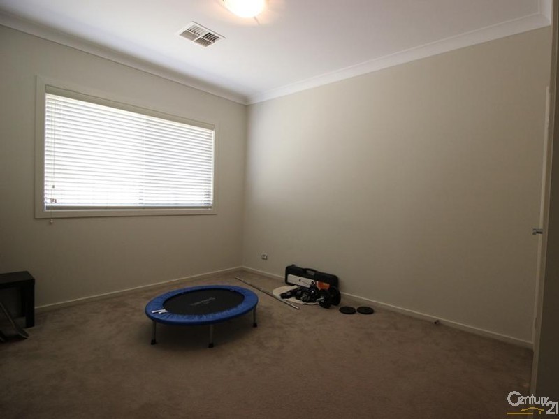 30 Calancra Avenue, Cameron Park NSW 2285