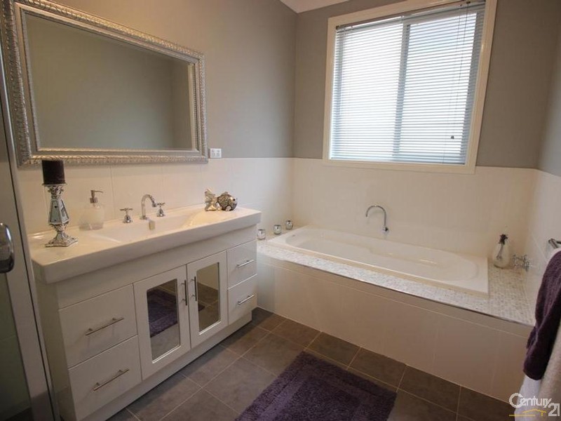 2 Mackillop Close, Maryland NSW 2287