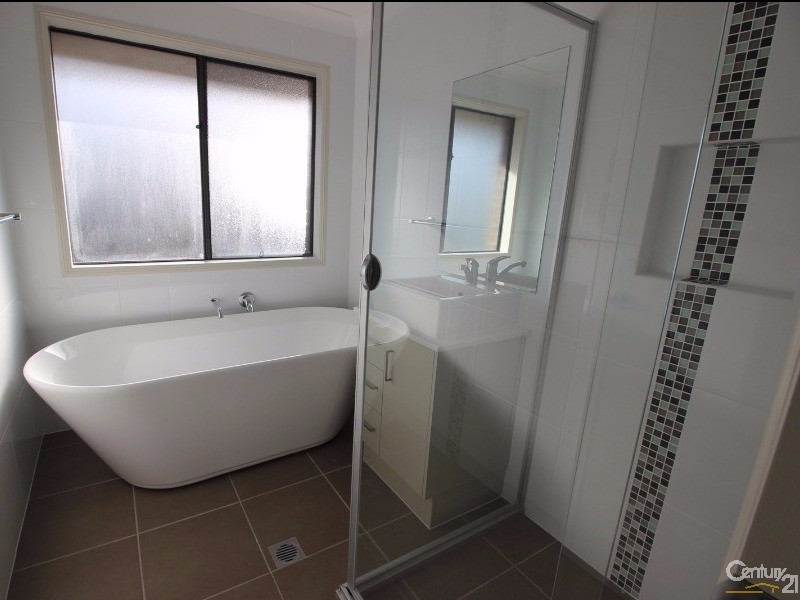 17 Medina Place, Cameron Park NSW 2285