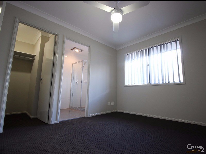 17 Medina Place, Cameron Park NSW 2285