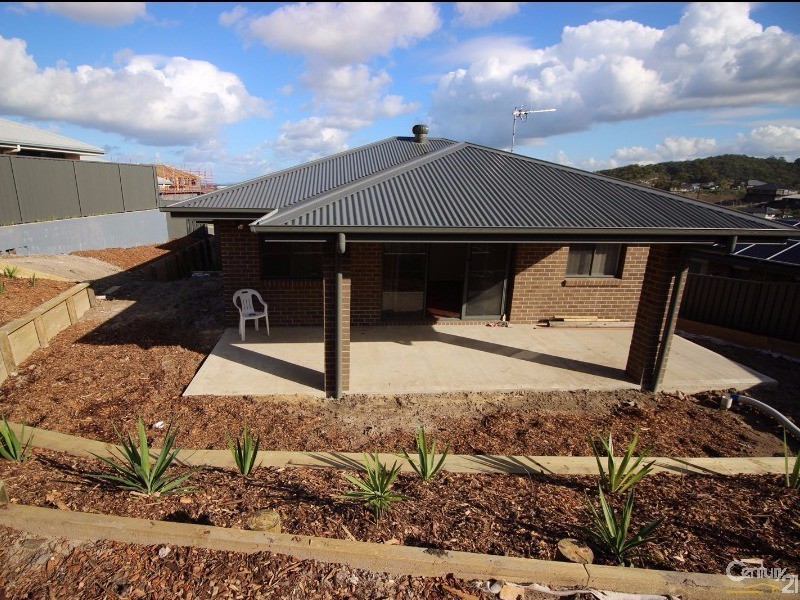 17 Medina Place, Cameron Park NSW 2285