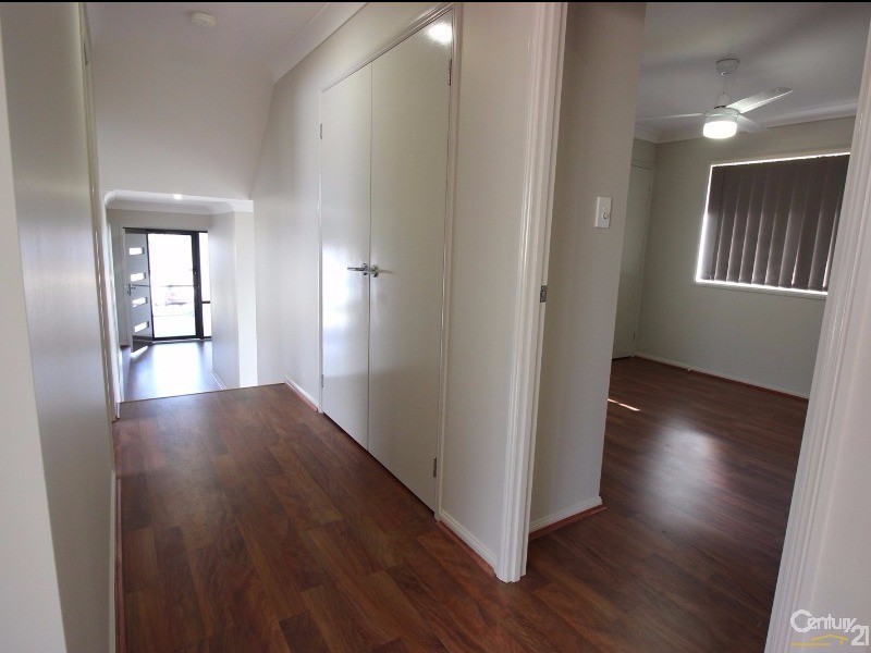 17 Medina Place, Cameron Park NSW 2285