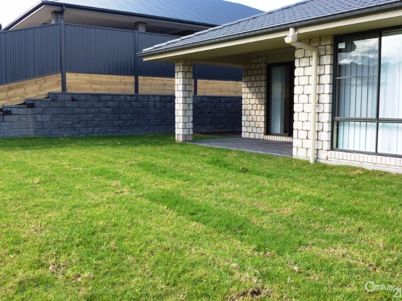 32 Boyne Crescent, Cameron Park NSW 2285