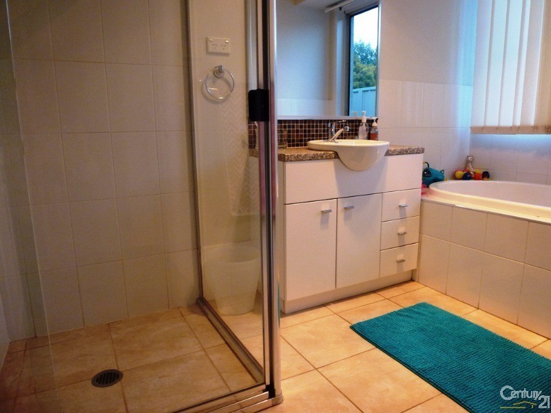 14 Lakeaire Circuit, Cameron Park NSW 2285