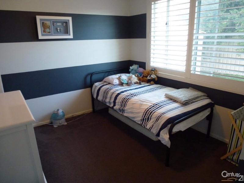 14 Lakeaire Circuit, Cameron Park NSW 2285