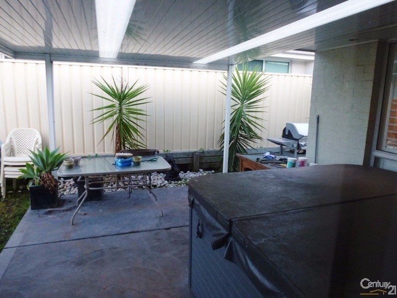 14 Lakeaire Circuit, Cameron Park NSW 2285