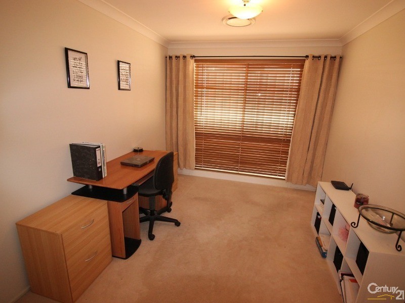 3 Hawkins Place, Cameron Park NSW 2285