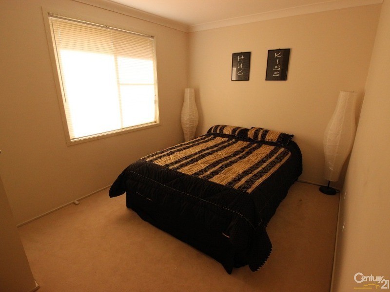 3 Hawkins Place, Cameron Park NSW 2285