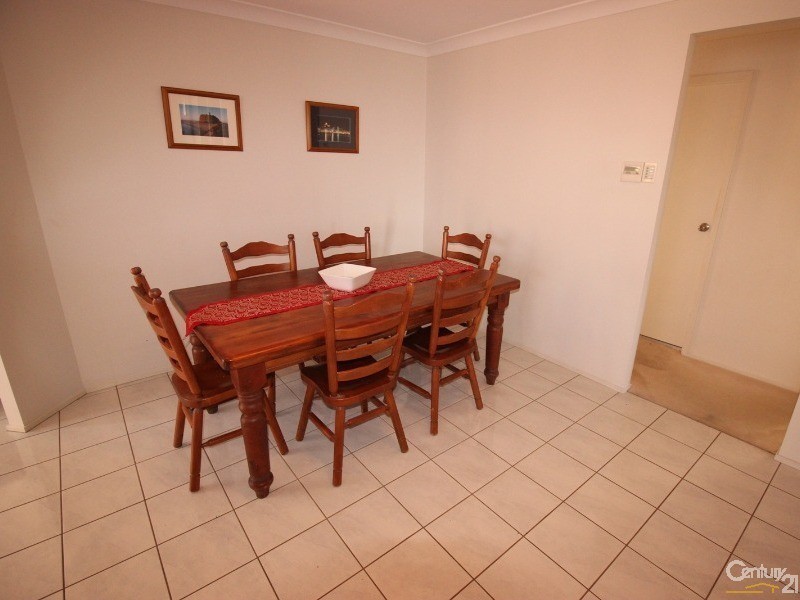 3 Hawkins Place, Cameron Park NSW 2285